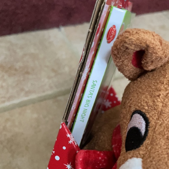 Classic Rudolph the Red-Nosed Reindeer Plush Toy Santa’s Big Night Book Gift Set - Picture 10 of 12